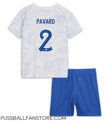 Frankreich Benjamin Pavard #2 Replik Auswärtstrikot Kinder WM 2022 Kurzarm (+ Kurze Hosen)